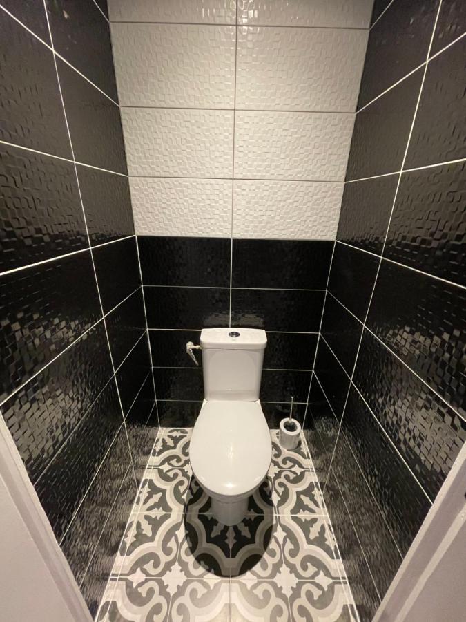 Le Black & White, Hyper Centre - Paisible- Wifi Hd- Netflix- Proche Gare -Ideal Couple Et Business Niort Zewnętrze zdjęcie